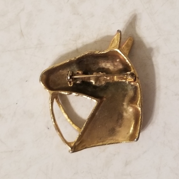 Retro gold tone horse brooch - Picture 2 of 11